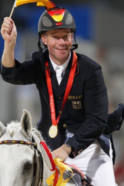 Hinrich Romeike auf Marius, Doppel Gold Vielseitigkeit, Olympia 2008 - K_Foto Julia Rau - Fotomaterial aus dem Archiv des Deutschen Pferdemuseums zur Sonderausstellung „1912 – 2012. Stockholm – London. 100 Jahre Leistungssport mit Pferden – Galerie der Besten“