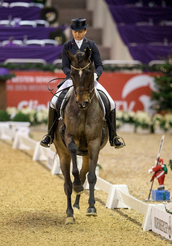 Dorothee Schneider und Santiago setzten die erste Meßlatte im Nürnberger Burg-Pokal. (Foto: Stefan Lafrentz)
